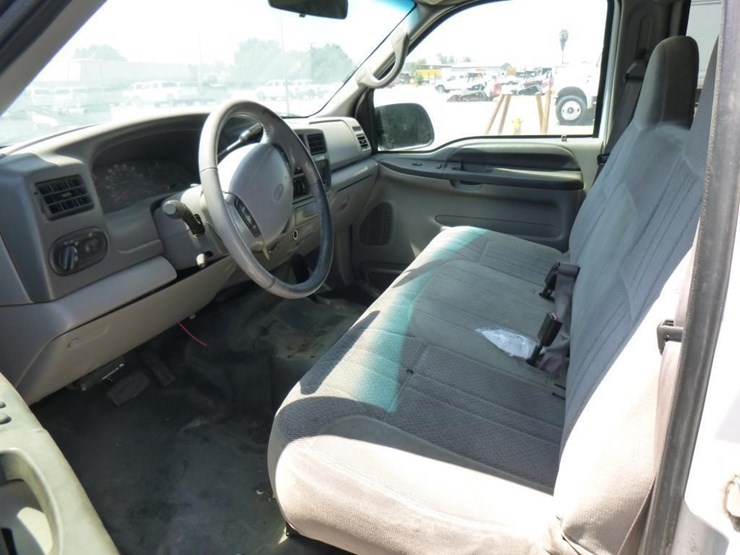 2000-ford-excursion-image-12