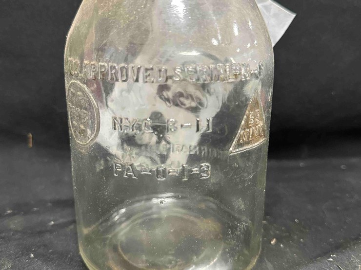 1019---brookins-quart-oil-bottle-image-3