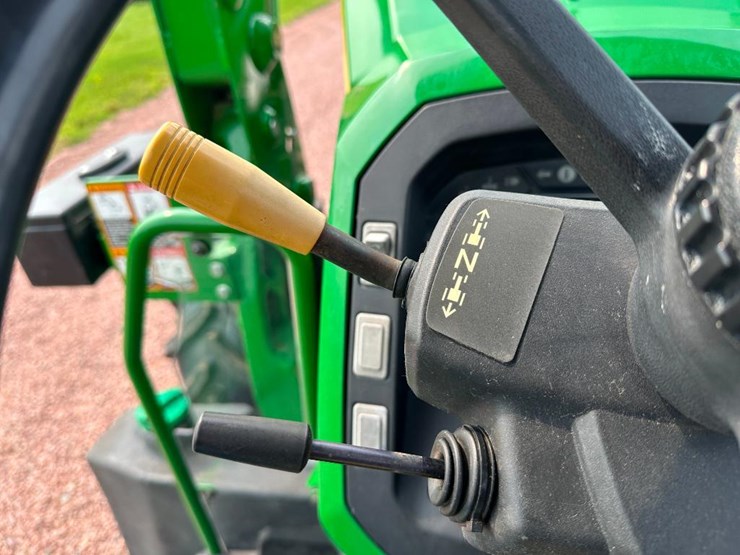2018-john-deere-5075m-image-53