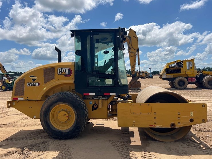 2022-caterpillar-cs44b-image-5