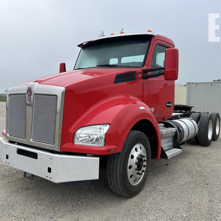 2016 KENWORTH T880