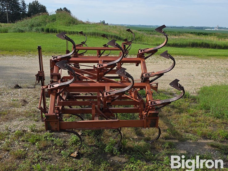 case-1200m-field-cultivator-image-7