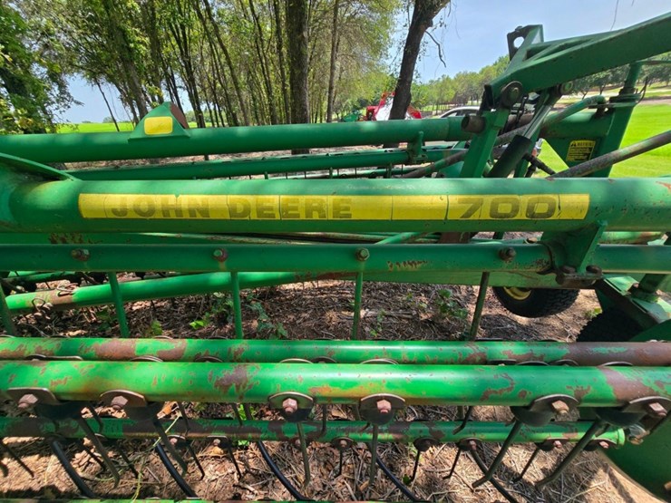 john-deere-700-image-21