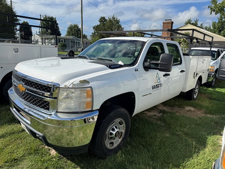 2011-chevrolet-silverado-2500-image-1