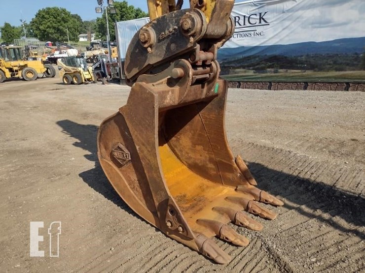 2019-komatsu-pc390-lc-11-image-16