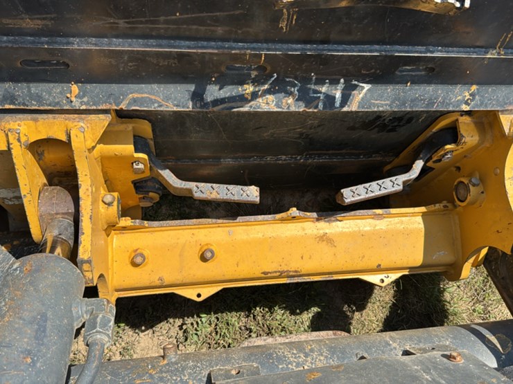 2019-deere-330g-image-14