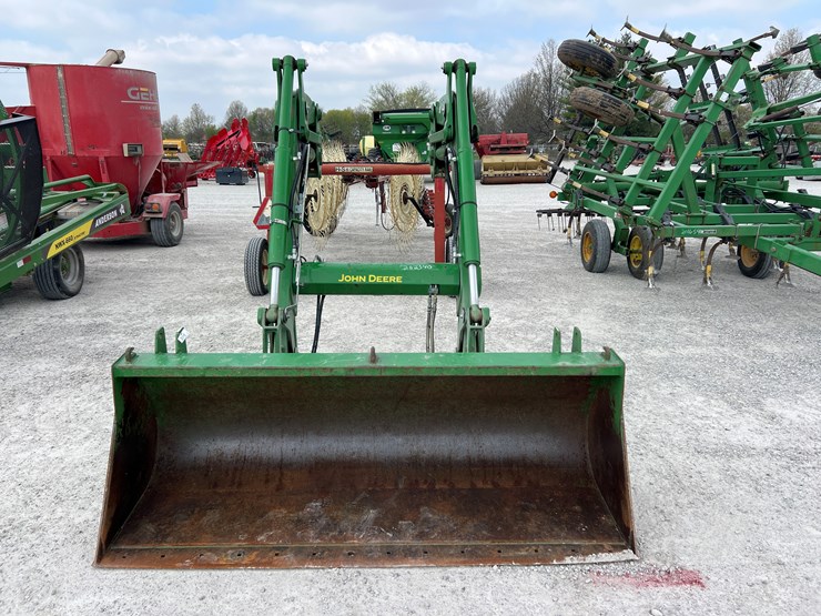 2022-john-deere-620r-image-2