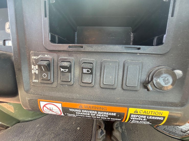 john-deere-gator-image-11