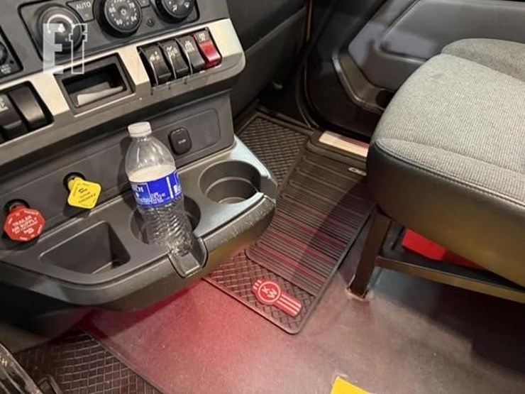 2022-kenworth-t680-image-32