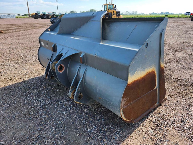 2022-liebherr-l538-bucket-image-3