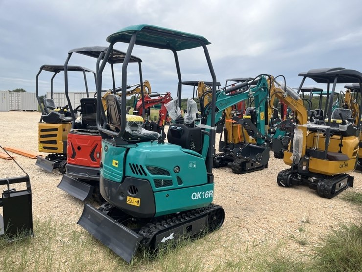 cfg-qk16r-mini-excavator-image-3