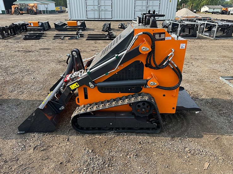 landhero-ldh-t460-mini-skid-steer-image-7