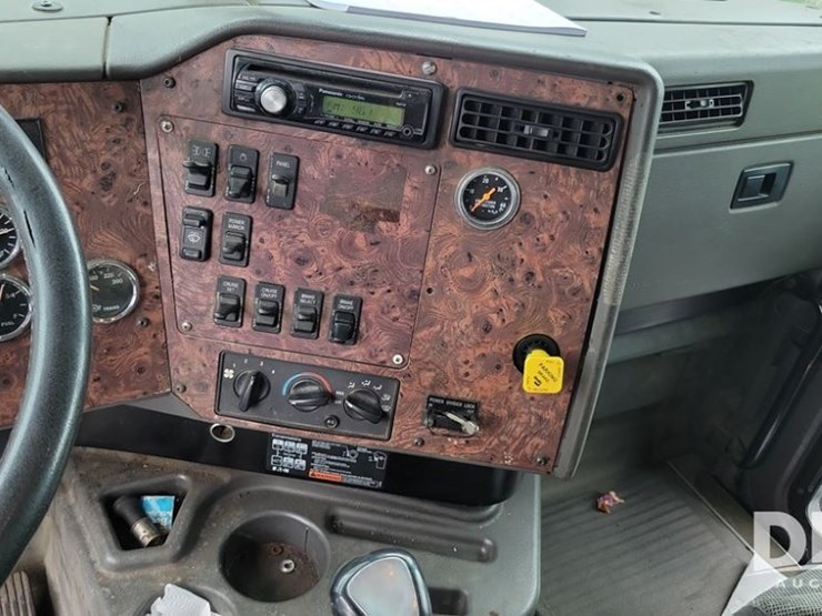 2000-international-9900i-image-13