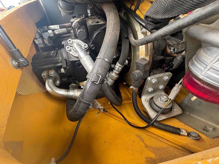 deere-204l-image-14