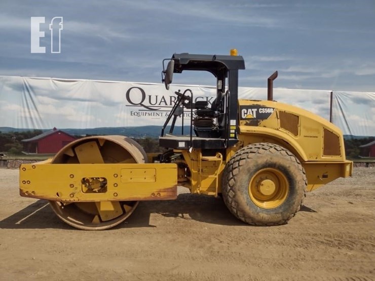 2015-caterpillar-cs56b-image-1