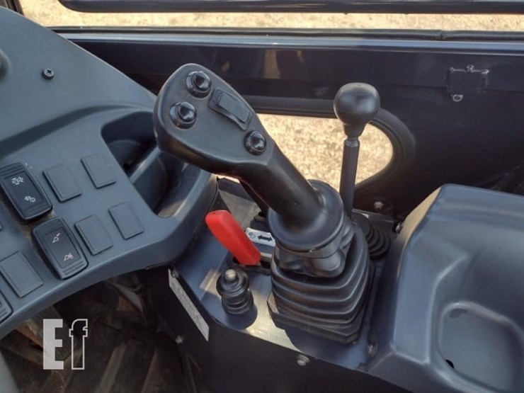2018-kubota-r530-image-9