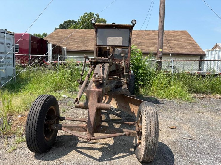 caterpillar-2wd-gator-image-4