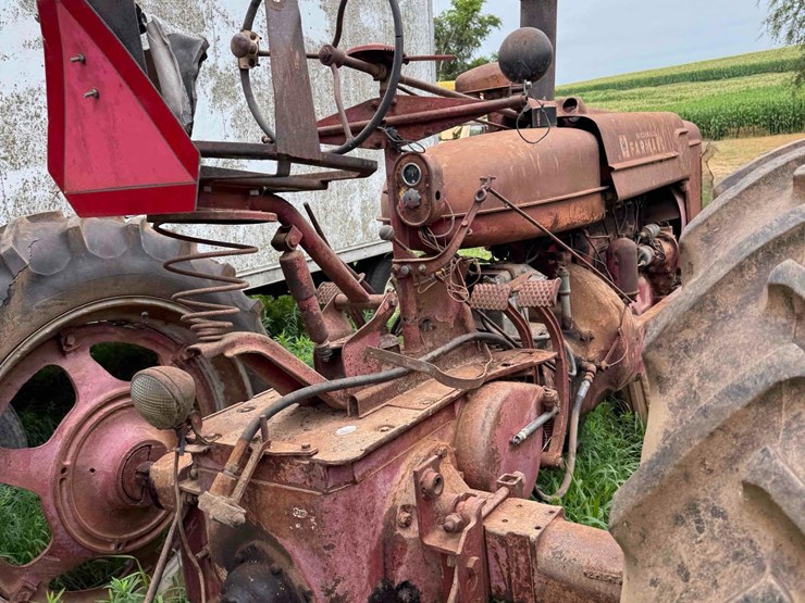 farmall-m-tractor-image-11