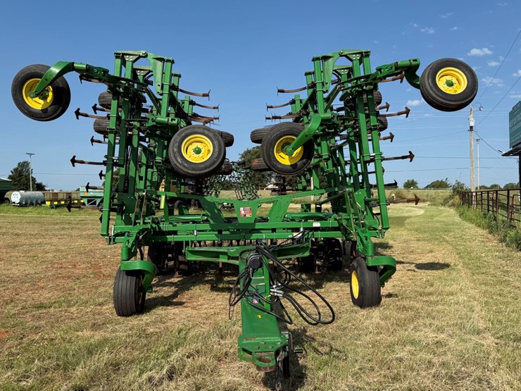 2013-john-deere-2210-image-4