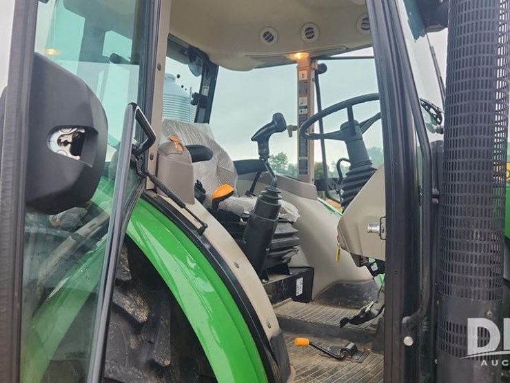 2021-john-deere-5075e-image-19