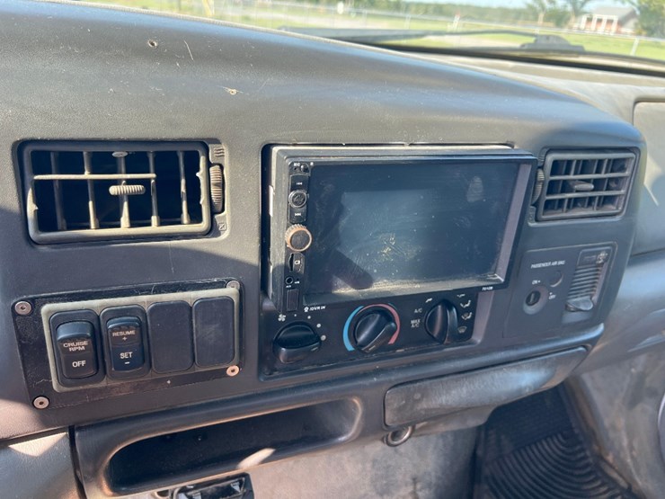 2006-ford-f750-xlt-image-37