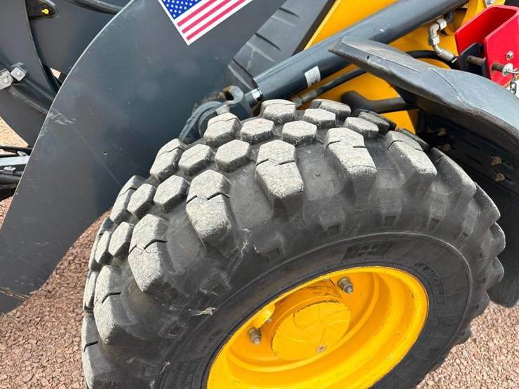 2019-deere-244l-image-9