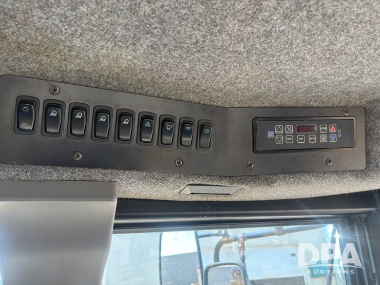 2006-john-deere-8-image-62