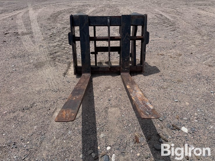 caterpillar-pallet-forks-wheel-loader-attachment-image-2