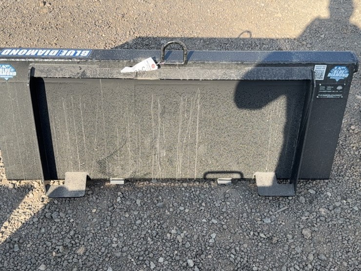#2077-•-blue-diamond-48"-mini-skid-steer-smooth-bucket-image-3