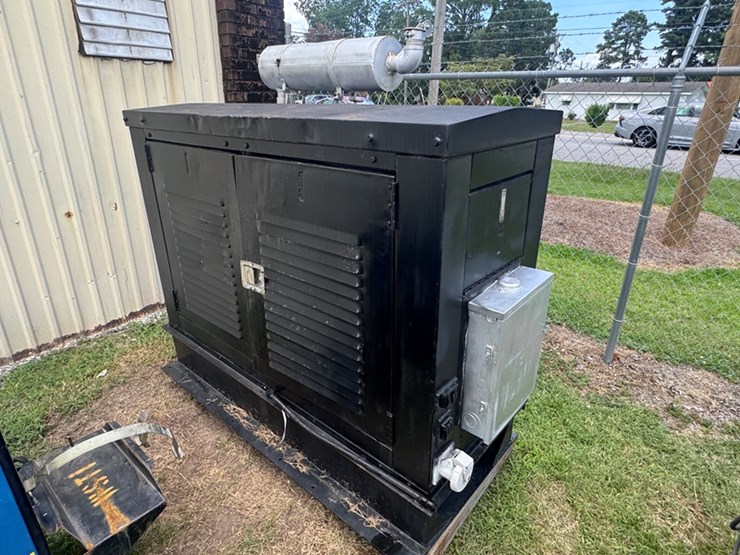 30-kw-generator-with-perkins-diesel-engine---2821-hours-showing-image-1