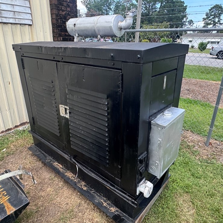 30 KW GENERATOR WITH PERKINS DIESEL ENGINE - 2821 HOURS SHOWING