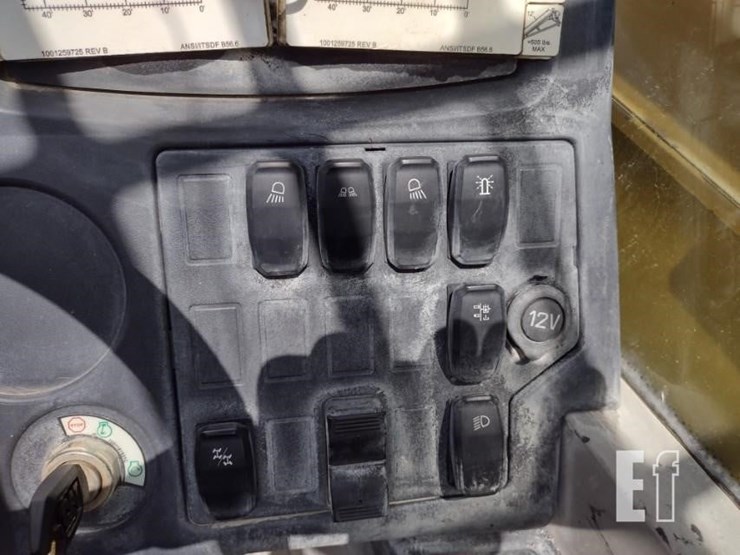 2021-caterpillar-tl1055-image-9