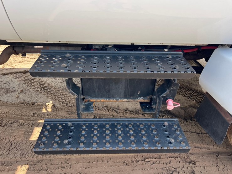 2012-ford-f650-image-25