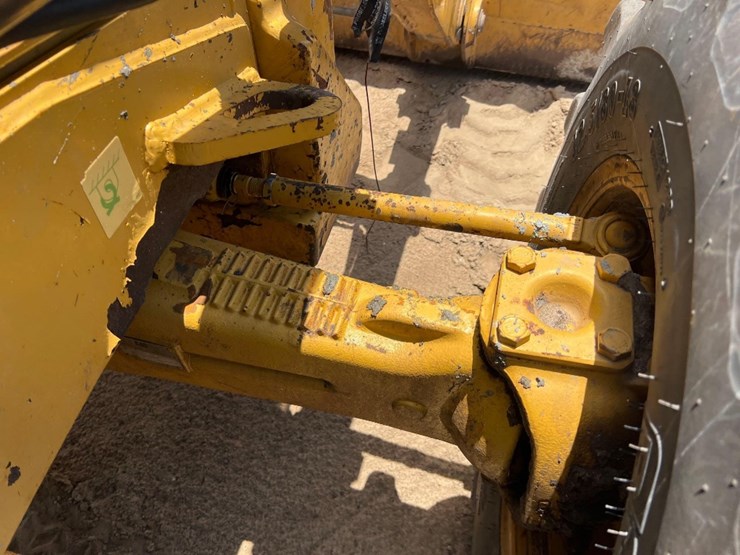 2013-caterpillar-420f-image-24