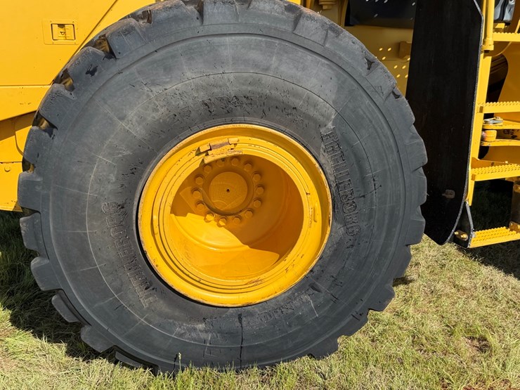 deere-824j-image-15