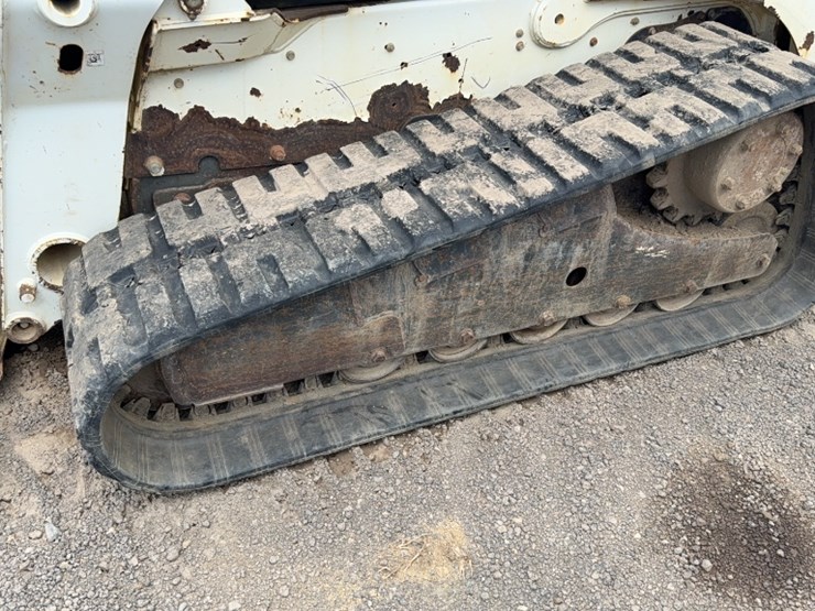 2011-bobcat-t750-image-13