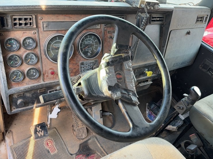 2000-kenworth-t300-image-20