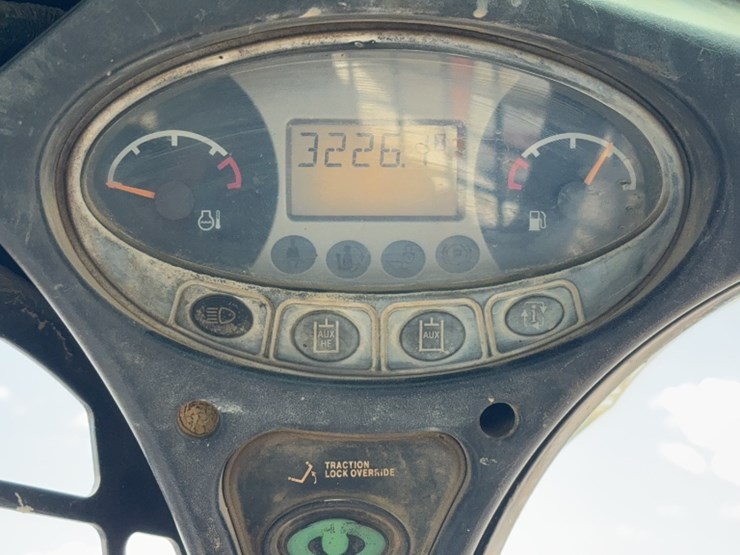 2011-bobcat-t750-image-15