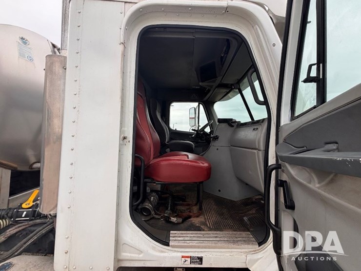 2006-freightliner-columbia-truck-(gp11008,-unit-414)-image-52