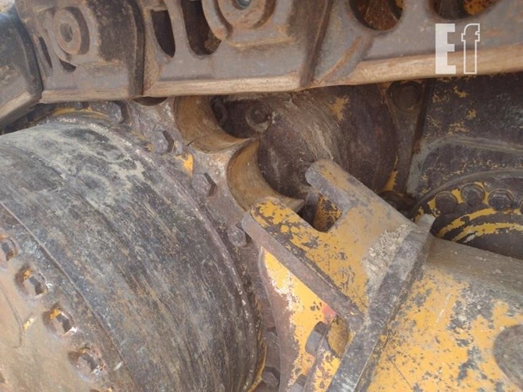 2011-deere-850k-image-32