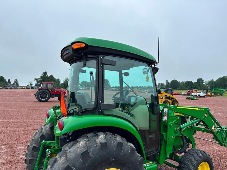 2018-john-deere-4052r-image-21