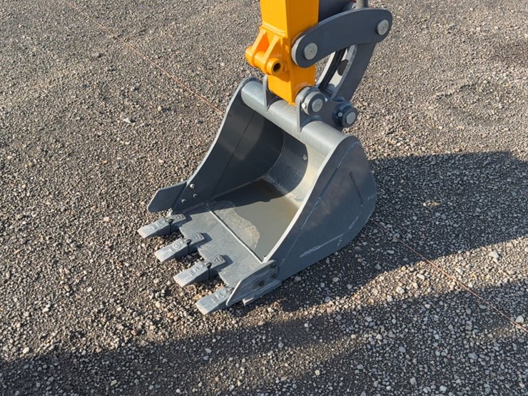 #2044-•-2025-future-ft40-mini-excavator-image-5