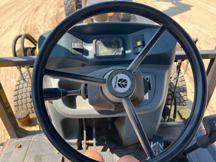 2008-new-holland-b95-image-38