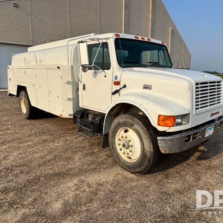 1996 INTERNATIONAL 4900