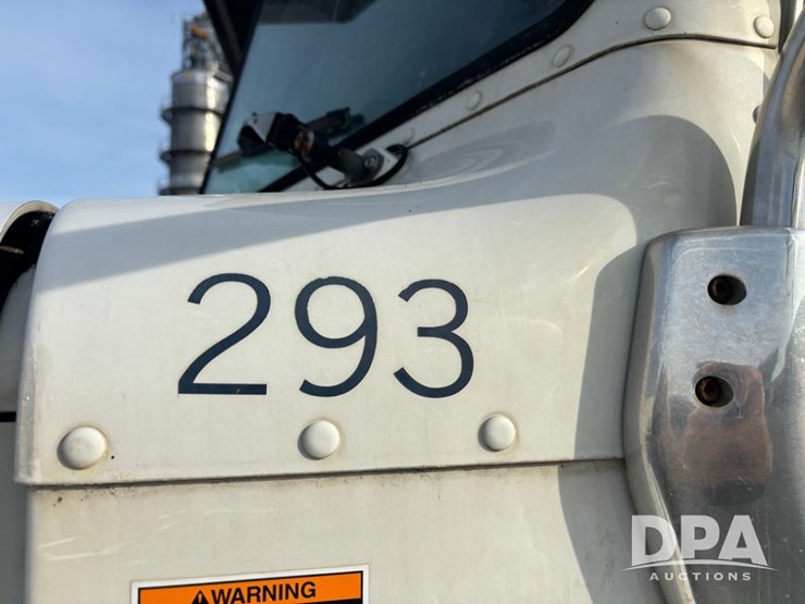 2013-peterbilt-337-image-24