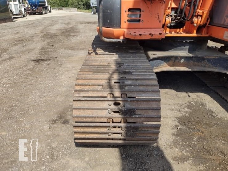 2007-hitachi-zx135us-image-30