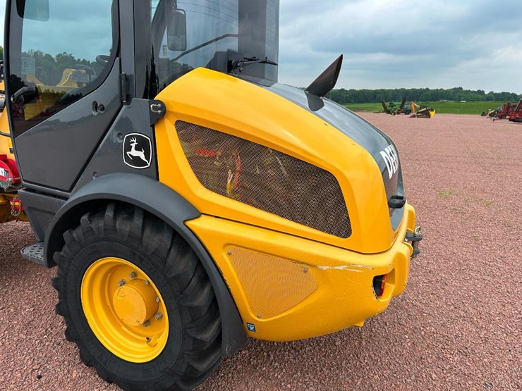 2017-deere-304l-image-28