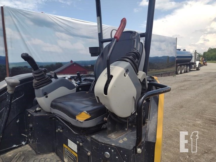 2022-deere-26g-image-12