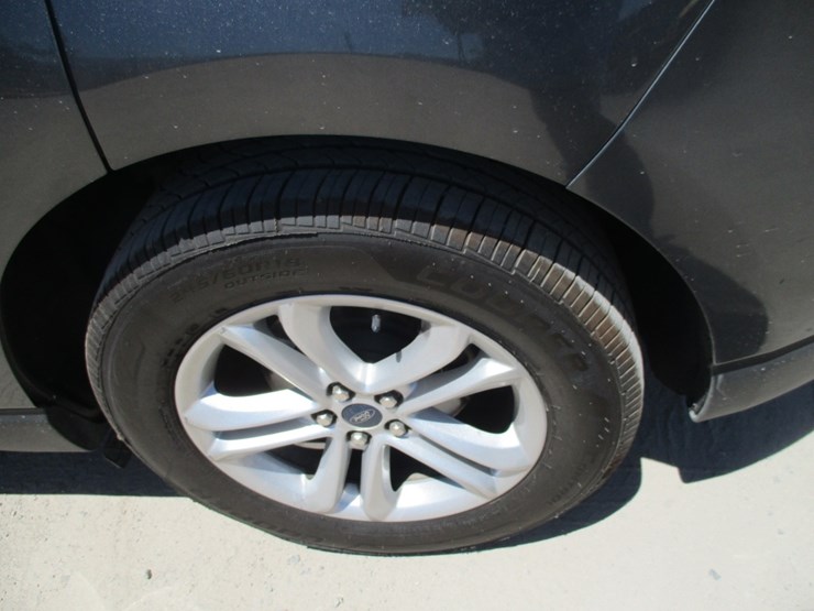 2020-ford-edge-sel-image-15