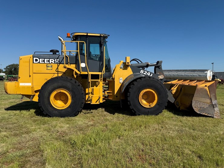 deere-824j-image-12